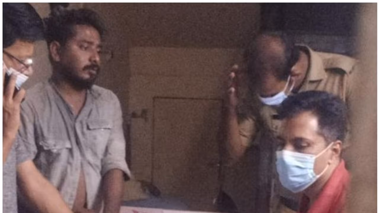 ബൈക്ക് യാത്രക്കാരെ ഇടിച്ചു തെറിപ്പിച്ചശേഷം അമിതവേഗത്തിൽ യാത്ര; ലോറി ഡ്രൈവർ കസ്റ്റഡിയിൽ ബൈക്ക് യാത്രക്കാരെ ഇടിച്ചു തെറിപ്പിച്ചശേഷം അമിതവേഗത്തിൽ യാത്ര; ലോറി ഡ്രൈവർ കസ്റ്റഡിയിൽ