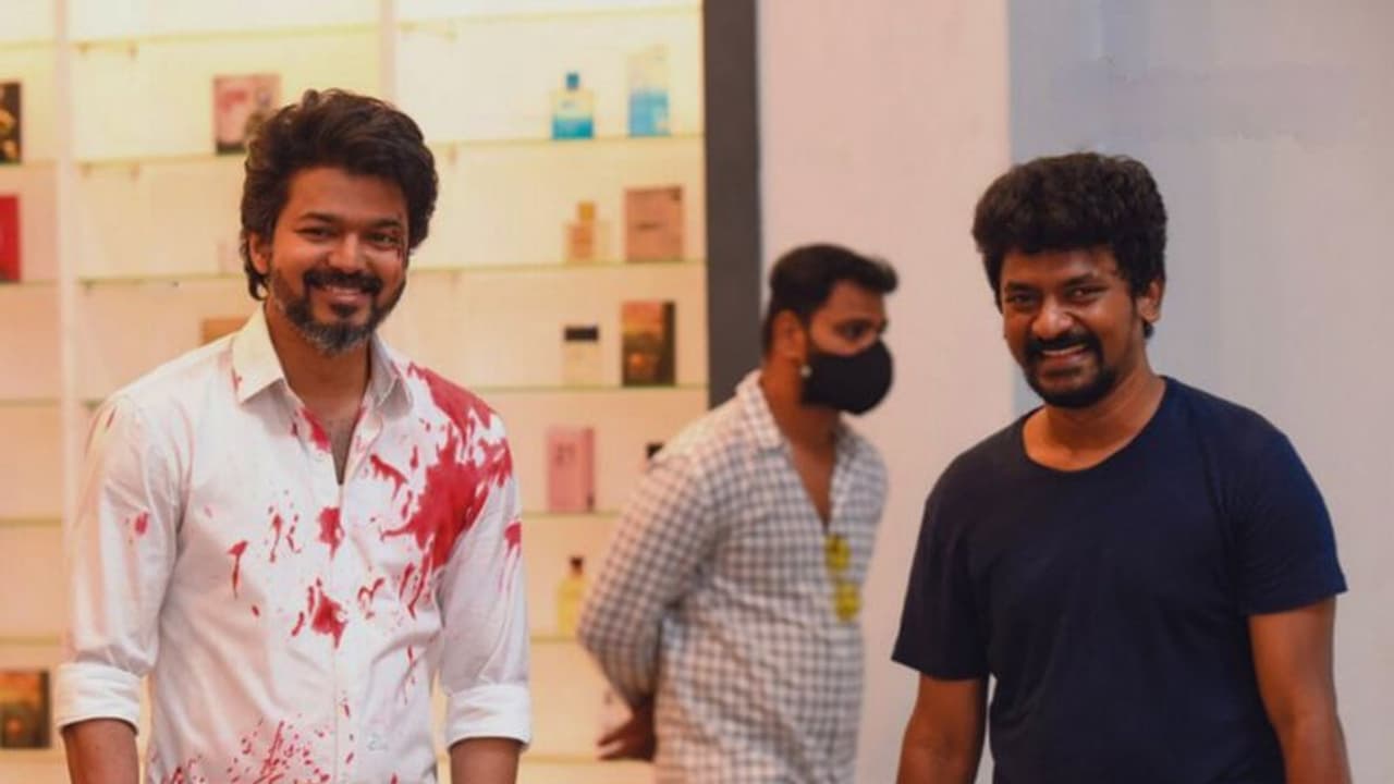 வெயிட்ட கட்டிறலாமா நண்பா?..ட்ரைலருக்கு முன்னர் வெளியான பீஸ்ட் க்ளிப்ஸ்...