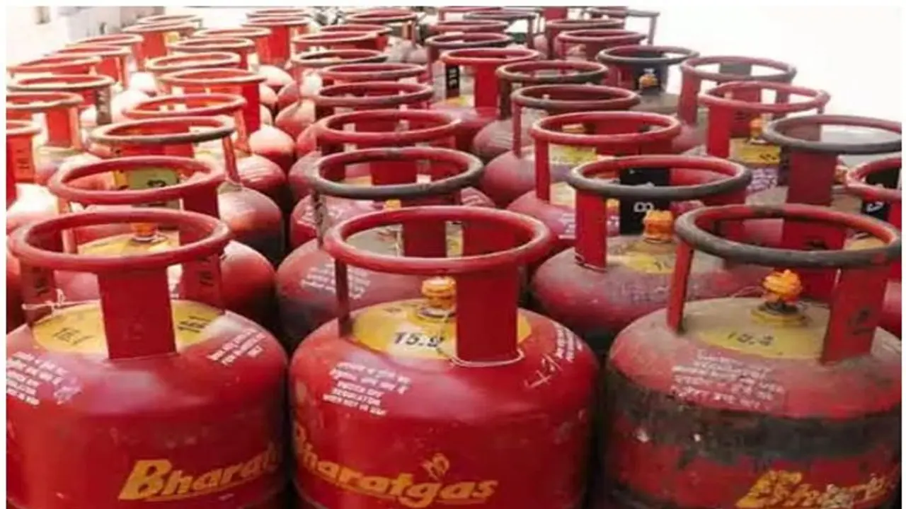 LPG price hike: Cost of commercial cylinder surges by Rs 102.50, to cost Rs 2355.50; check rates in your city LPG price hike: Cost of commercial cylinder surges by Rs 102.50, to cost Rs 2355.50; check rates in your city