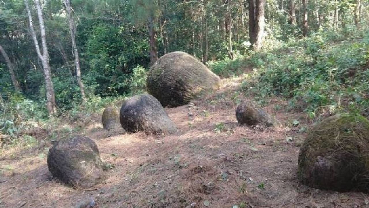 ആസാമിൽ ബിസി 400 ന് മുമ്പുള്ള കൽഭരണികൾ, നിഗൂഢത മറനീക്കാൻ ഗവേഷകർ ആസാമിൽ ബിസി 400 ന് മുമ്പുള്ള കൽഭരണികൾ, നിഗൂഢത മറനീക്കാൻ ഗവേഷകർ