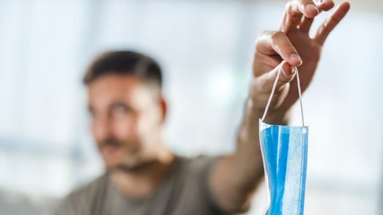 'ಮಾಸ್ಕ್ ಧಾರಣೆ ನಿಯಮ ರದ್ದು ಆತುರದ ನಿರ್ಧಾರ: ದೇಶ ಇನ್ನೂ ಕೋವಿಡ್ನಿಂದ ಪೂರ್ಣ ಮುಕ್ತವಾಗಿಲ್ಲ' 'ಮಾಸ್ಕ್ ಧಾರಣೆ ನಿಯಮ ರದ್ದು ಆತುರದ ನಿರ್ಧಾರ: ದೇಶ ಇನ್ನೂ ಕೋವಿಡ್ನಿಂದ ಪೂರ್ಣ ಮುಕ್ತವಾಗಿಲ್ಲ'