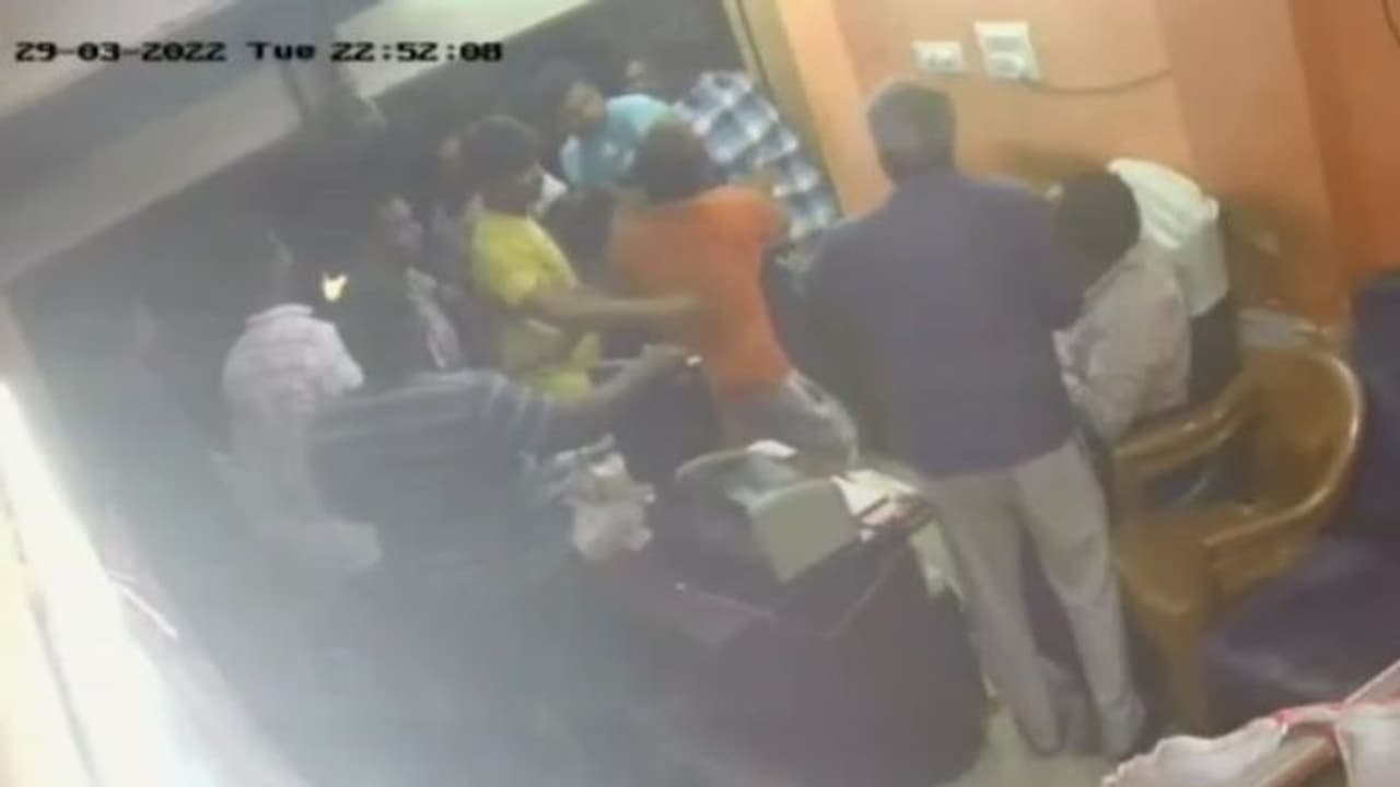 ఏలూరులో వైసిపి కార్పోరేటర్ భర్త హల్ చల్... ట్రావెల్స్ సిబ్బందిని చితకబాదుతూ ఆఫీస్ పై దాడి (CCTV Footage) ఏలూరులో వైసిపి కార్పోరేటర్ భర్త హల్ చల్... ట్రావెల్స్ సిబ్బందిని చితకబాదుతూ ఆఫీస్ పై దాడి (CCTV Footage)