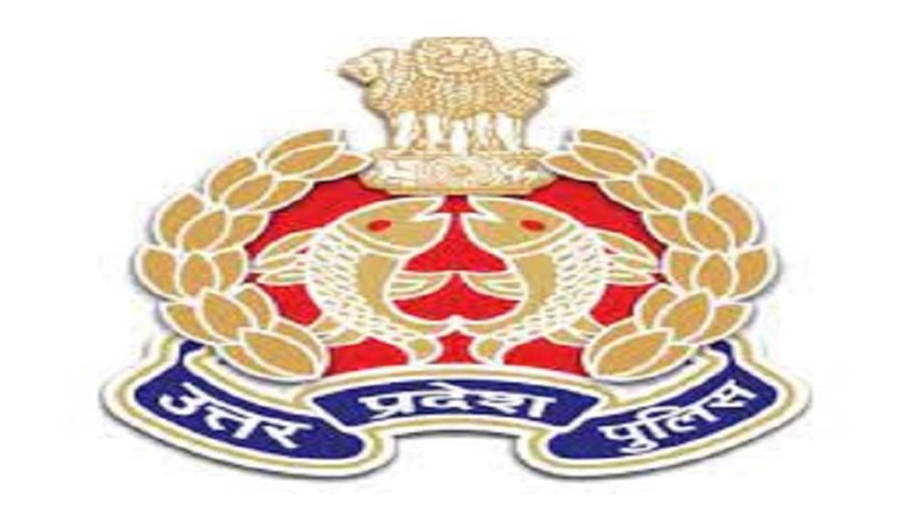 जनता के बीच खुद की छवि को जानने के लिए यूपी पुलिस ने शुरू की अनोखी पहल, ट्विटर व फेसबुक के जरिए कराएगी पोल जनता के बीच खुद की छवि को जानने के लिए यूपी पुलिस ने शुरू की अनोखी पहल, ट्विटर व फेसबुक के जरिए कराएगी पोल