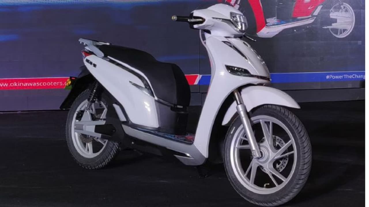 কেনার ৬ দিনই পরই খারাপ, গাধার সঙ্গে স্কুটার বেঁধে গোটা শহর ঘোরালেন ব্যক্তি কেনার ৬ দিনই পরই খারাপ, গাধার সঙ্গে স্কুটার বেঁধে গোটা শহর ঘোরালেন ব্যক্তি