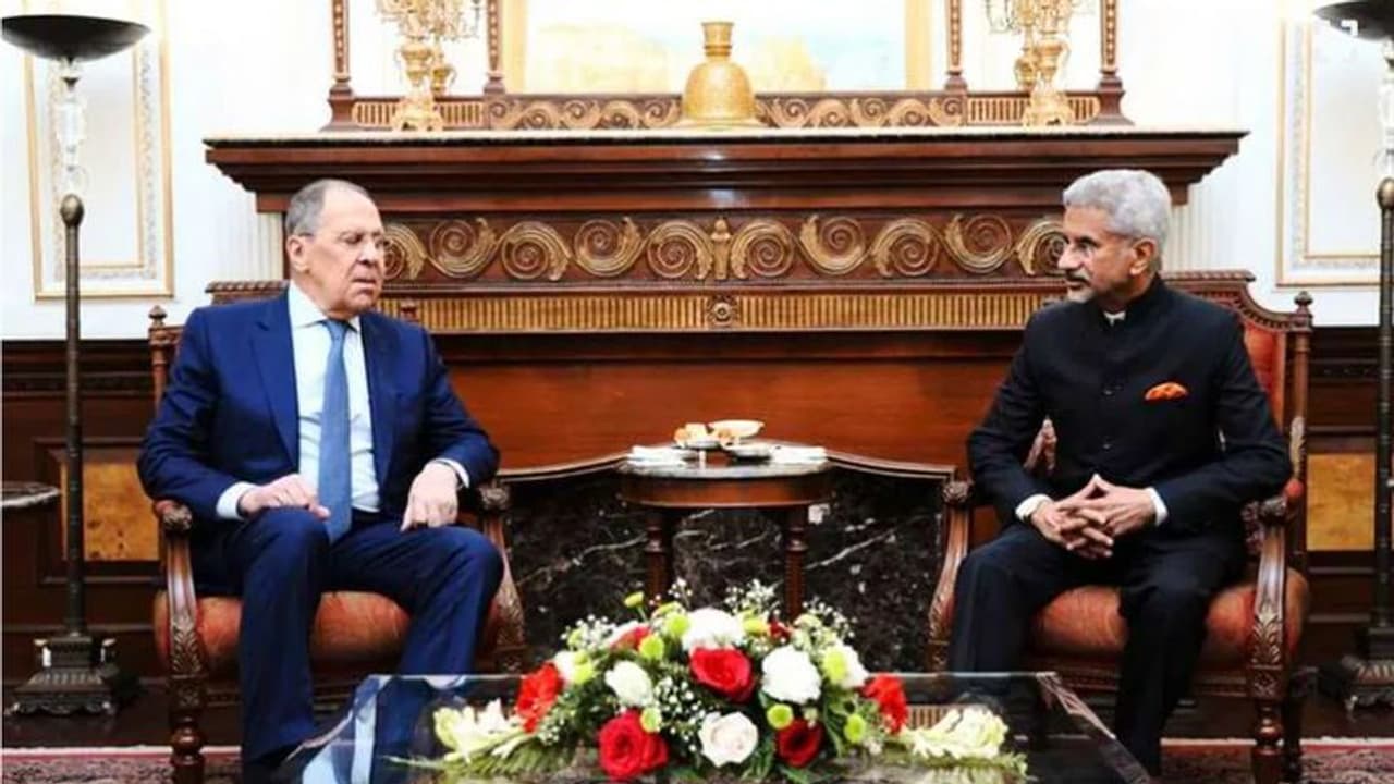 Russian Minister : 'ഇന്ത്യക്ക് എന്തും നൽകാൻ തയ്യാറാണ്'; വിദേശ നയത്തെ പ്രശംസിച്ച് റഷ്യൻ വിദേശകാര്യ മന്ത്രി Russian Minister : 'ഇന്ത്യക്ക് എന്തും നൽകാൻ തയ്യാറാണ്'; വിദേശ നയത്തെ പ്രശംസിച്ച് റഷ്യൻ വിദേശകാര്യ മന്ത്രി