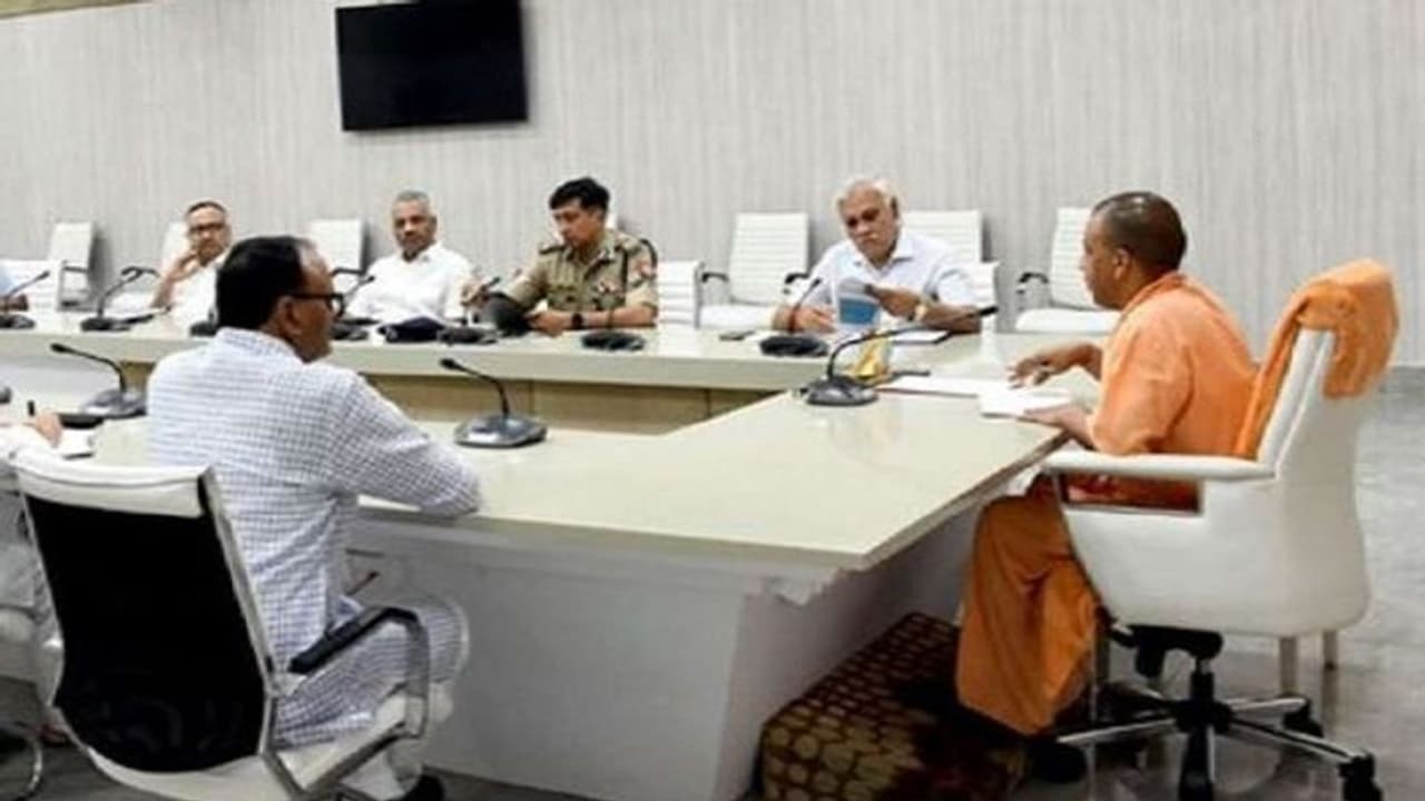 योगी के निर्देश पर 10 अप्रैल से शुरू होगा महिला सुरक्षा का विशेष अभियान, बीट स्तर पर होगी कांसटेबल की तैनाती योगी के निर्देश पर 10 अप्रैल से शुरू होगा महिला सुरक्षा का विशेष अभियान, बीट स्तर पर होगी कांसटेबल की तैनाती