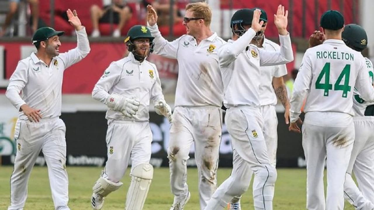 SA vs BAN : ഡര്ബനില് ദക്ഷിണാഫ്രിക്കയ്ക്ക് മികച്ച സ്കോര്; മറുപടി ബാറ്റിംഗില് ബംഗ്ലാദേശിന് തകര്ച്ച SA vs BAN : ഡര്ബനില് ദക്ഷിണാഫ്രിക്കയ്ക്ക് മികച്ച സ്കോര്; മറുപടി ബാറ്റിംഗില് ബംഗ്ലാദേശിന് തകര്ച്ച