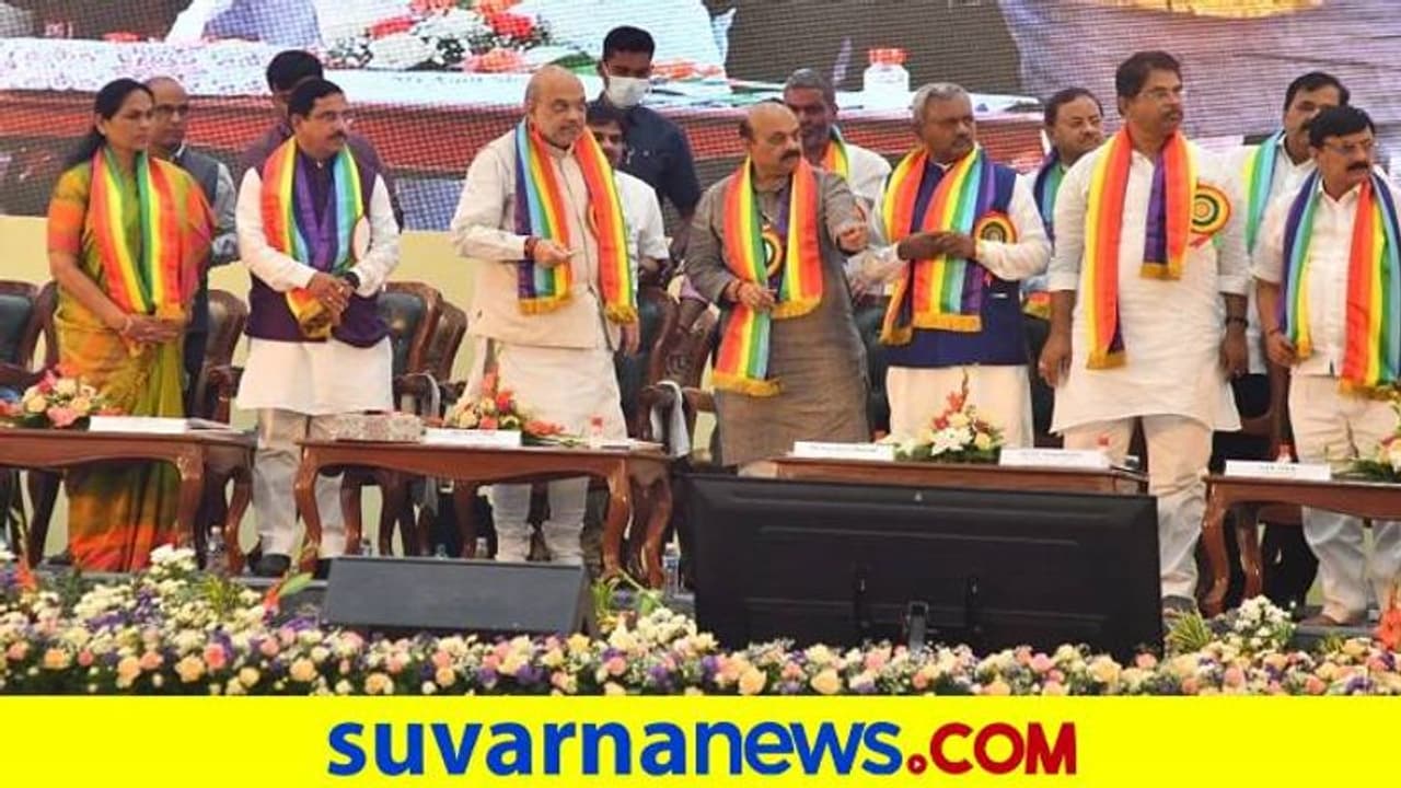 ಕರ್ನಾಟಕದ ಹೈನುಗಾರರಿಗೆ ಕ್ರೆಡಿಟ್ ಕಾರ್ಡ್: ದೇಶದಲ್ಲೇ ಮೊದಲು ಕರ್ನಾಟಕದ ಹೈನುಗಾರರಿಗೆ ಕ್ರೆಡಿಟ್ ಕಾರ್ಡ್: ದೇಶದಲ್ಲೇ ಮೊದಲು