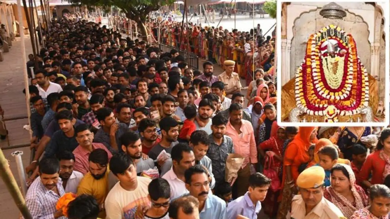 शीला माता मंदिरः राजस्थान के आमेर में मौजूद मां के इस मंदिर में लगता है शराब का भोग, टेढ़ा है मां का मुंह शीला माता मंदिरः राजस्थान के आमेर में मौजूद मां के इस मंदिर में लगता है शराब का भोग, टेढ़ा है मां का मुंह