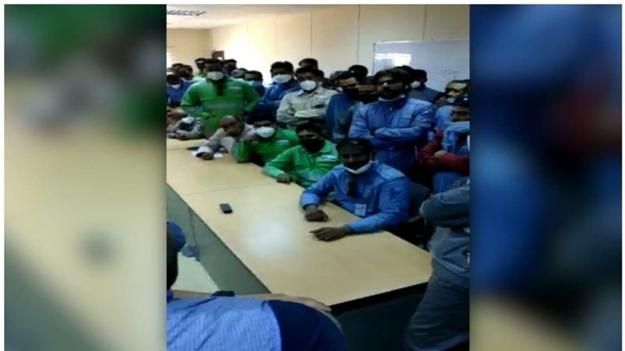 തൊഴില് വിസ പുതുക്കാതെ കമ്പനി: ഇന്ത്യക്കാര് ഇറാഖില് പ്രതിസന്ധിയില്,പാസ്പോര്ട്ടില് നാടുകടത്തല് സ്റ്റാംപ് തൊഴില് വിസ പുതുക്കാതെ കമ്പനി: ഇന്ത്യക്കാര് ഇറാഖില് പ്രതിസന്ധിയില്,പാസ്പോര്ട്ടില് നാടുകടത്തല് സ്റ്റാംപ്