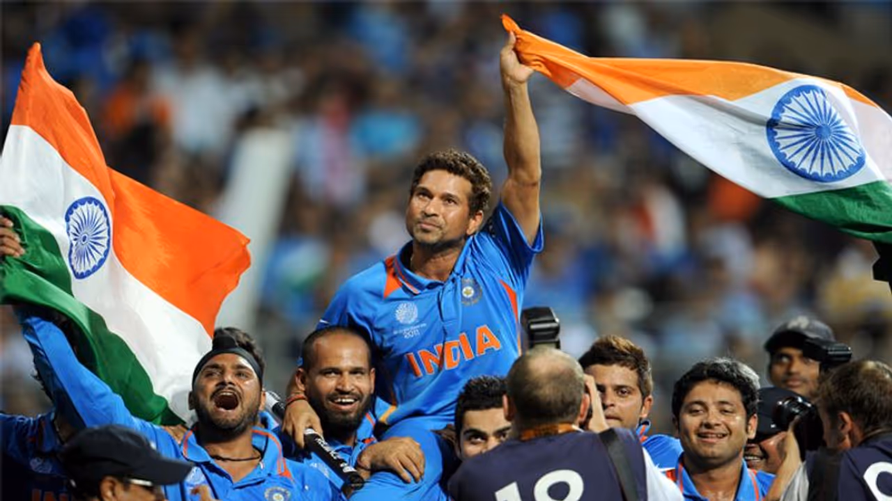 സച്ചിന് പുറത്തായി മടങ്ങുന്ന ചിത്രവുമായി ബാര്മി ആര്മിയുടെ പിറന്നാള് ആശംസ, വിമര്ശനവുമായി ആരാധകര് സച്ചിന് പുറത്തായി മടങ്ങുന്ന ചിത്രവുമായി ബാര്മി ആര്മിയുടെ പിറന്നാള് ആശംസ, വിമര്ശനവുമായി ആരാധകര്