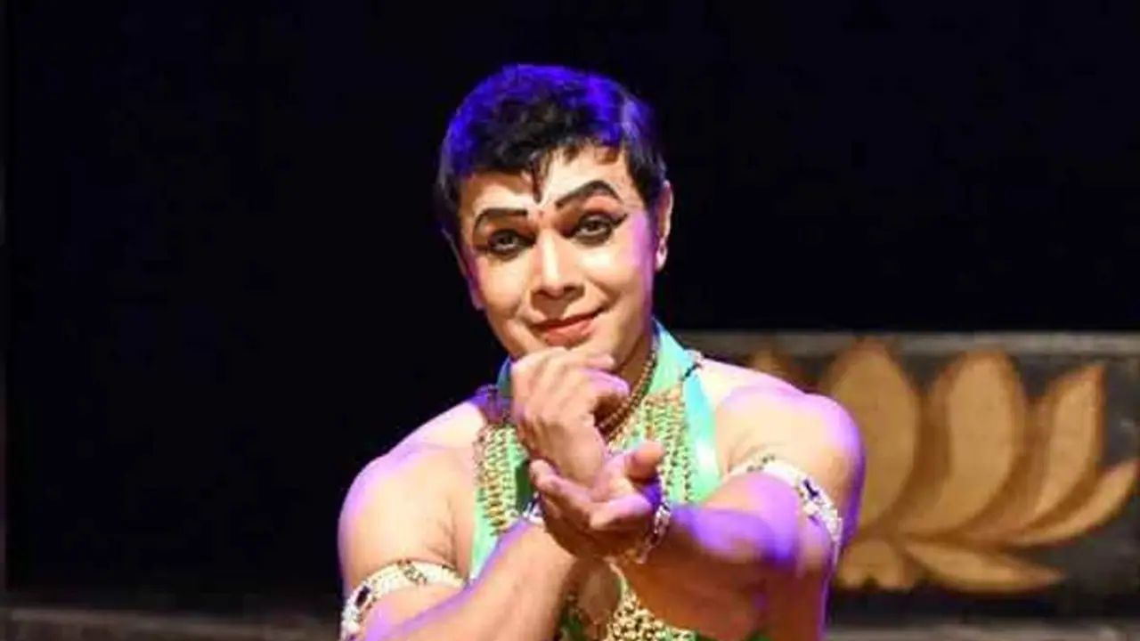 டேன்ஸ் டீச்சருடன் அறைக்குள் கதவை மூடிக்கொண்ட ஜாகீர் உசேன்.. அந்த இடத்தில் கை வைத்து சில்மிஷம்.. பயங்கர புகார்.