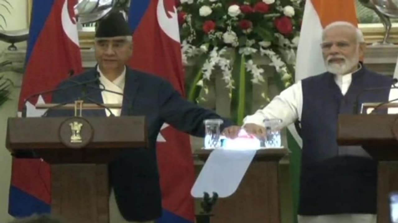 नरेंद्र मोदी और शेर बहादुर देउबा ने नेपाल में लॉन्च किया RuPay कार्ड, जयनगर कुर्था ट्रेन सेवाओं का हुआ उद्घाटन नरेंद्र मोदी और शेर बहादुर देउबा ने नेपाल में लॉन्च किया RuPay कार्ड, जयनगर कुर्था ट्रेन सेवाओं का हुआ उद्घाटन