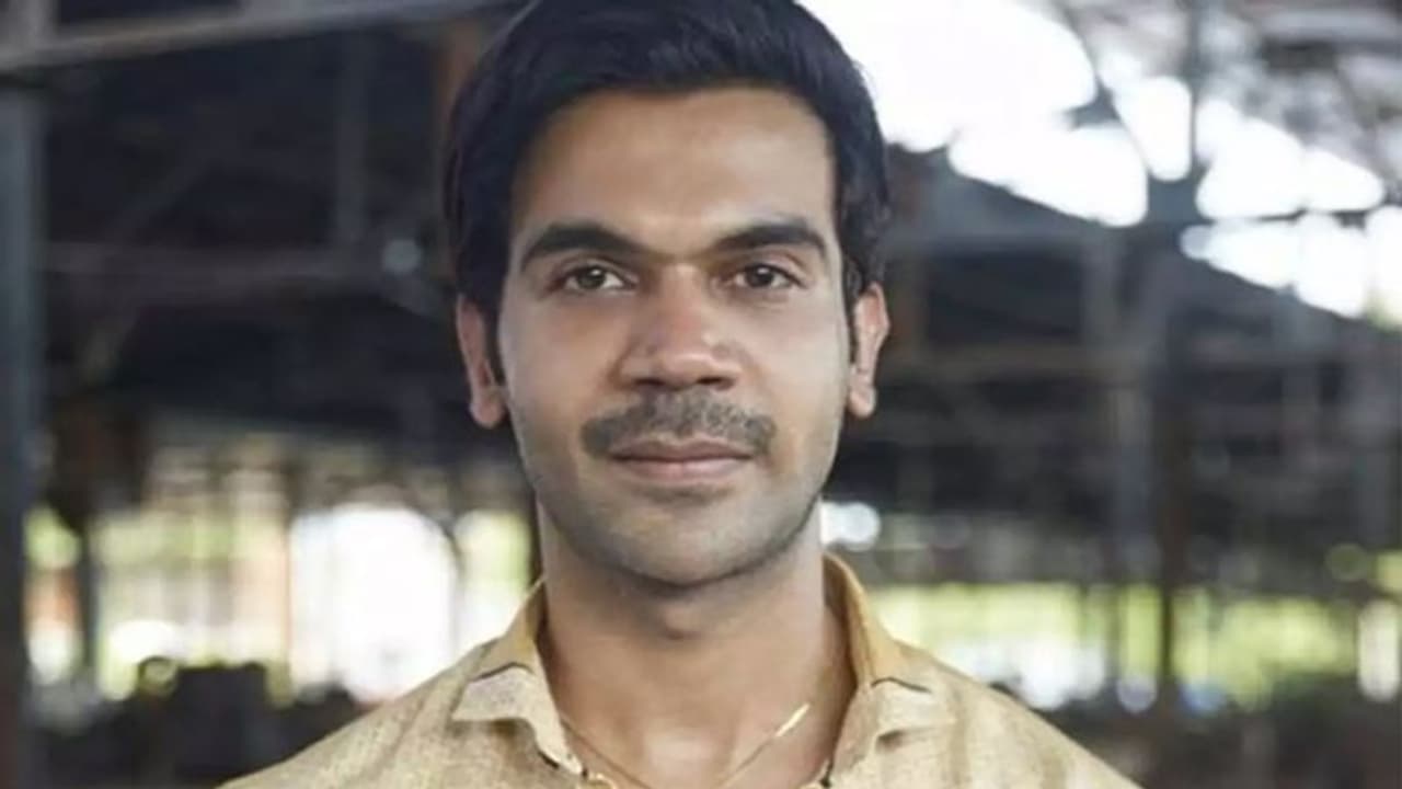 राजकुमार राव के पैन कार्ड पर किसी और ने ले लिया इतने रुपए का लोन, एक्टर ने CIBIL के अधिकारियों से की शिकायत राजकुमार राव के पैन कार्ड पर किसी और ने ले लिया इतने रुपए का लोन, एक्टर ने CIBIL के अधिकारियों से की शिकायत