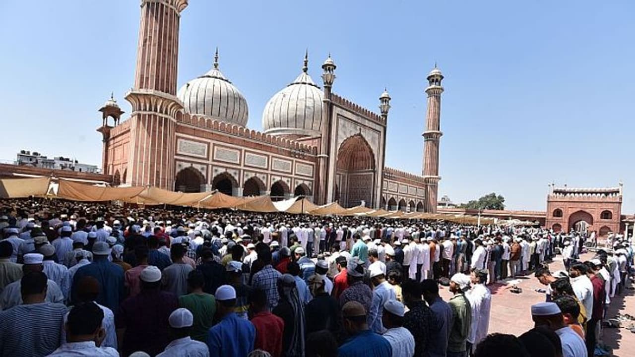 जामा मस्जिद का मुख्य गुंबद का अंतिम हिस्सा टूटा, शाही इमाम बुखारी ने बताई पूरी कहानी