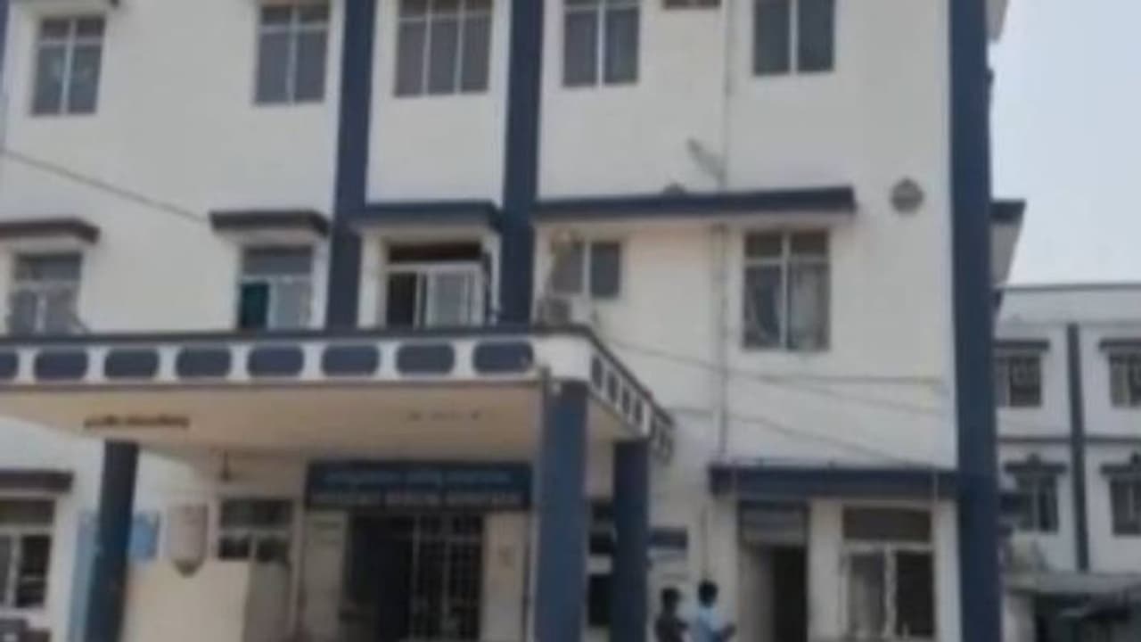 அரசு மருத்துவமனை ICU வில் எலி கடி வாங்கிய நோயாளி உயிரிழப்பு... கடும் நடவடிக்கை எடுத்த அமைச்சர்..!