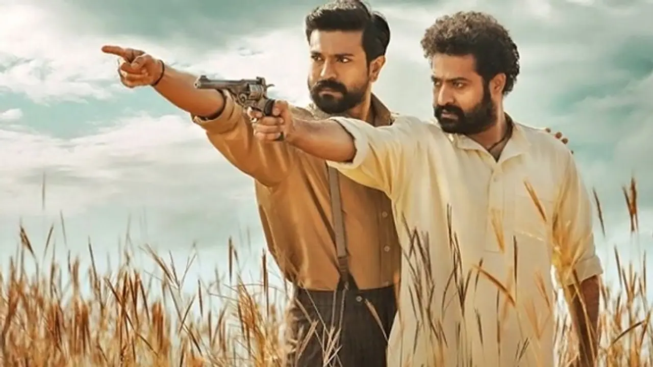 1000 ಕೋಟಿಯತ್ತ 'RRR'; ಇದುವರೆಗೂ ರಾಜಮೌಳಿ ಸಿನಿಮಾ ಗಳಿಸಿದೆಷ್ಟು? 1000 ಕೋಟಿಯತ್ತ 'RRR'; ಇದುವರೆಗೂ ರಾಜಮೌಳಿ ಸಿನಿಮಾ ಗಳಿಸಿದೆಷ್ಟು?