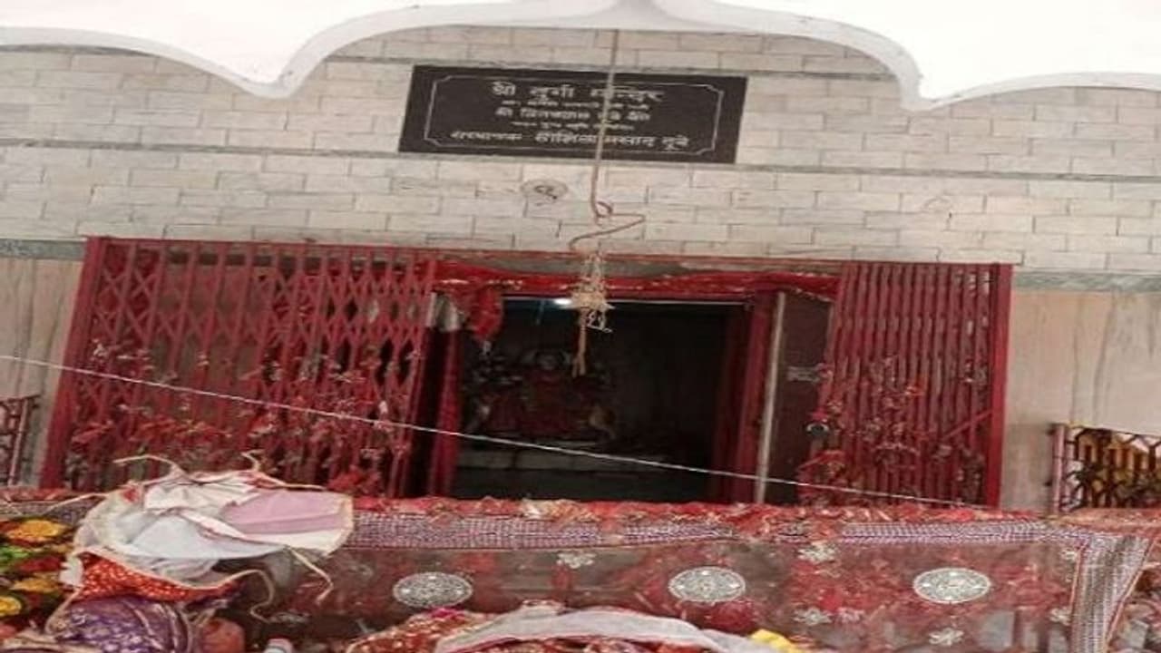 सुल्तानपुर में दुर्गा मंदिर से नगदी चुराकर फरार हुए चोर, डेढ़ साल से बंद दानपात्र का तोड़ा ताला