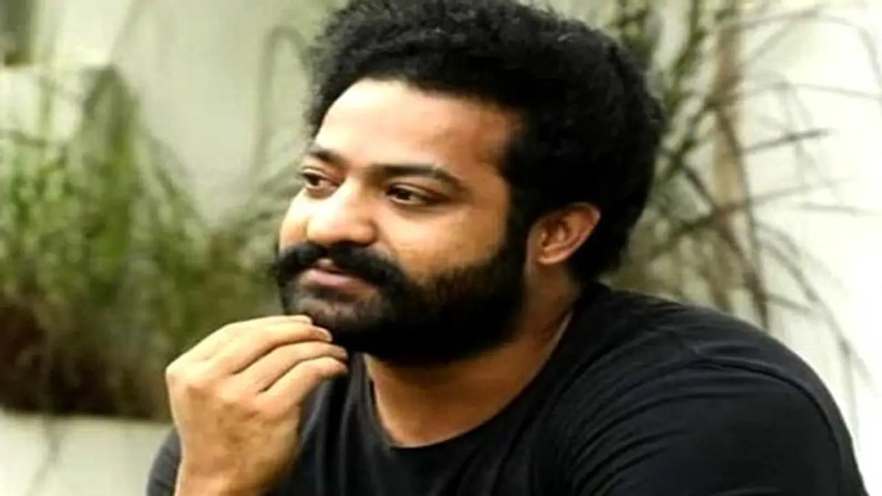 NTR Bollywood Movie: ఆ ఇద్దరు బాలీవుడ్ డైరెక్టర్లతో సినిమా చేస్తానంటున్న ఎన్టీఆర్. NTR Bollywood Movie: ఆ ఇద్దరు బాలీవుడ్ డైరెక్టర్లతో సినిమా చేస్తానంటున్న ఎన్టీఆర్.