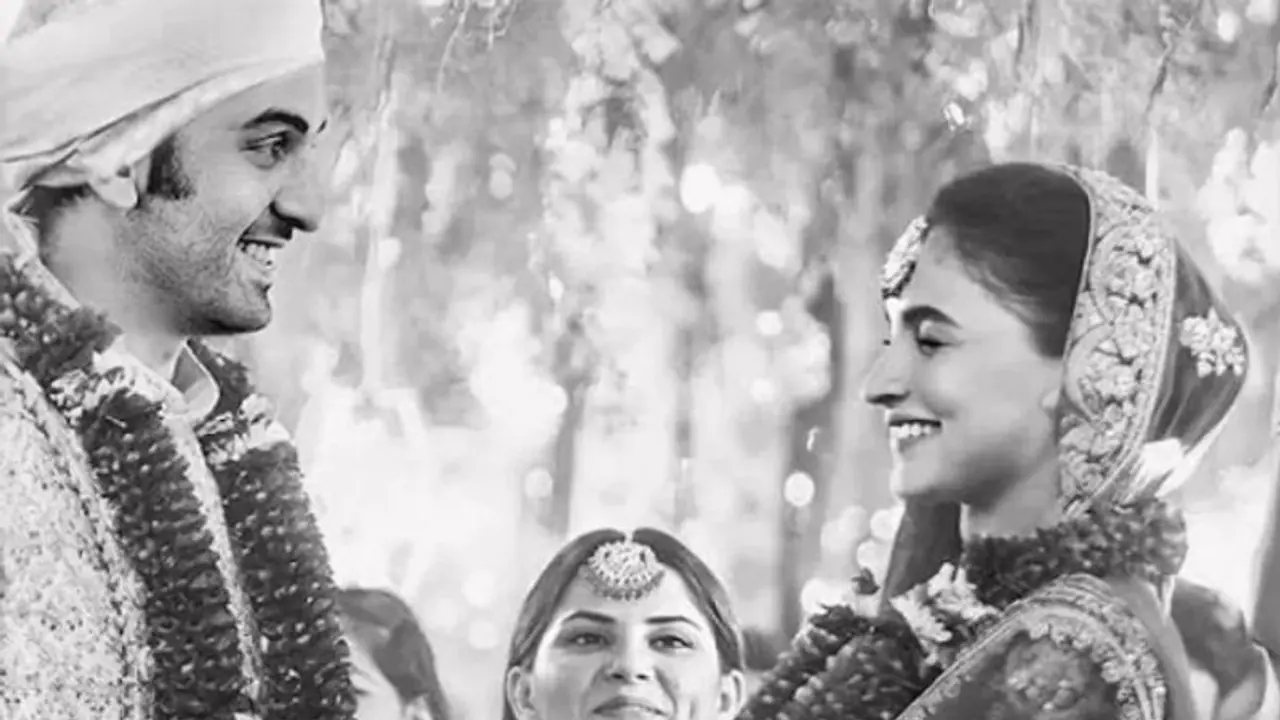 रणबीर आलिया ने कर ली गुपचुप शादी, आखिर क्या है वायरल हो रही फोटो का सच रणबीर आलिया ने कर ली गुपचुप शादी, आखिर क्या है वायरल हो रही फोटो का सच