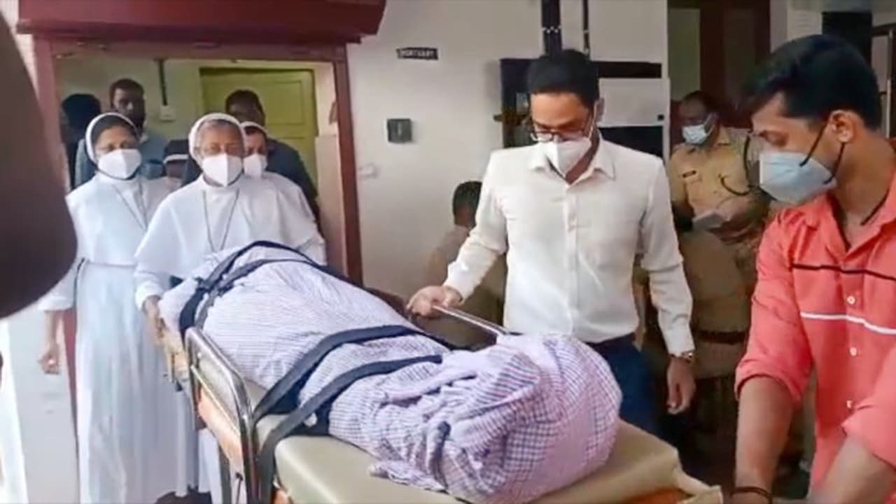 കോതമംഗലം എസ്എച്ച് കോൺവെന്റിൽ സന്യസ്ത വിദ്യാർത്ഥിനി തൂങ്ങി മരിച്ച നിലയിൽ കോതമംഗലം എസ്എച്ച് കോൺവെന്റിൽ സന്യസ്ത വിദ്യാർത്ഥിനി തൂങ്ങി മരിച്ച നിലയിൽ