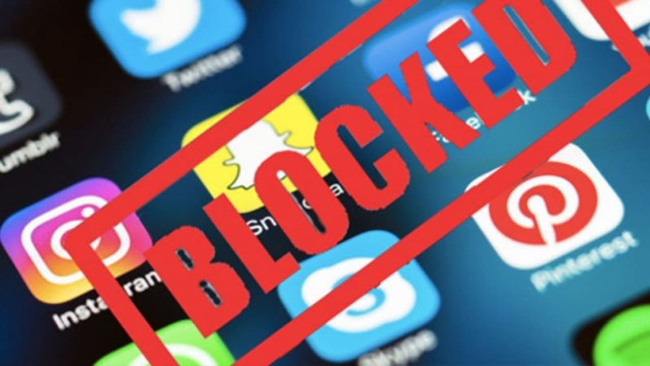 sri lanka economic crisis: இலங்கை முழுவதும் ஃபேஸ்புக், ட்விட்டர்,வாட்ஸ்அப் உள்பட சமூக ஊடகங்களுக்கு திடீர் தடை