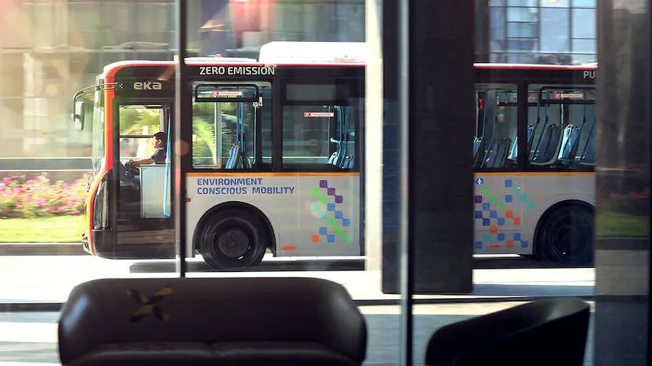 EKA E9 Electronic Bus: మార్కెట్లోకి తొలి విద్యుత్ బస్.. మహారాష్ట్రలో ఆవిష్కరణ..! EKA E9 Electronic Bus: మార్కెట్లోకి తొలి విద్యుత్ బస్.. మహారాష్ట్రలో ఆవిష్కరణ..!