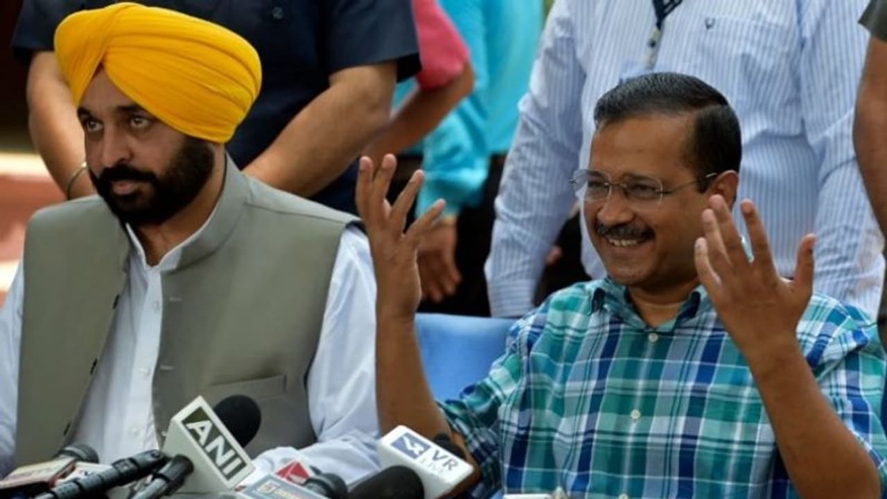 'ബിജെപി അഹങ്കാരികൾ, ഇവിടെ അവസരം നൽകൂ', ഗുജറാത്ത് പിടിക്കാൻ കളത്തിലിറങ്ങി കെജ്രിവാൾ 'ബിജെപി അഹങ്കാരികൾ, ഇവിടെ അവസരം നൽകൂ', ഗുജറാത്ത് പിടിക്കാൻ കളത്തിലിറങ്ങി കെജ്രിവാൾ