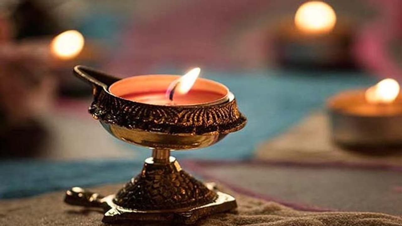 Chaitra Navratri 2022: 10 अप्रैल से पहले करें लाल किताब के ये अचूक उपाय, किस्मत चमकते देर नहीं लगेगी Chaitra Navratri 2022: 10 अप्रैल से पहले करें लाल किताब के ये अचूक उपाय, किस्मत चमकते देर नहीं लगेगी