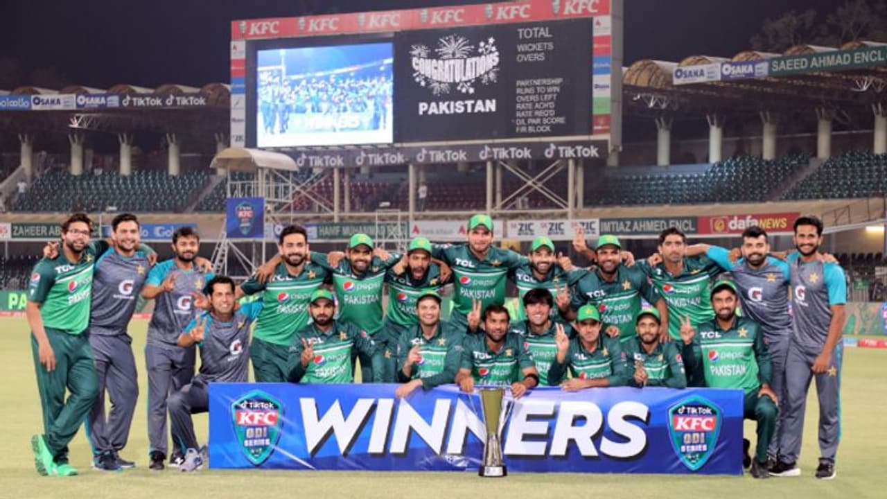 Pak vs Aus: పాకిస్థాన్ సంచలన విజయం.. 20 ఏండ్ల తర్వాత ఆసీస్ పై సిరీస్ కైవసం.. Pak vs Aus: పాకిస్థాన్ సంచలన విజయం.. 20 ఏండ్ల తర్వాత ఆసీస్ పై సిరీస్ కైవసం..