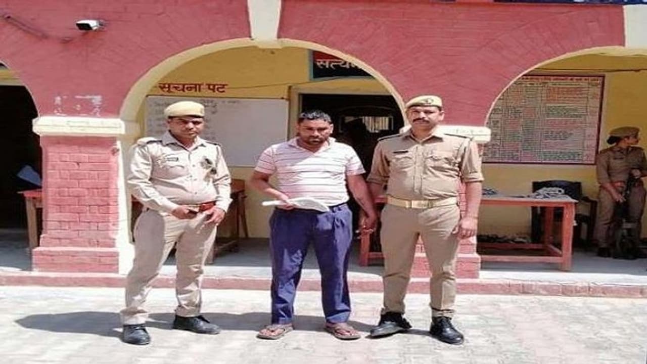 गिरफ्तार हिस्ट्रीशीटर ने कहा सरकार बदलने की उम्मीद में शुरू कर दी थी लूट, अब सता रहा एनकाउंटर का खौफ गिरफ्तार हिस्ट्रीशीटर ने कहा सरकार बदलने की उम्मीद में शुरू कर दी थी लूट, अब सता रहा एनकाउंटर का खौफ