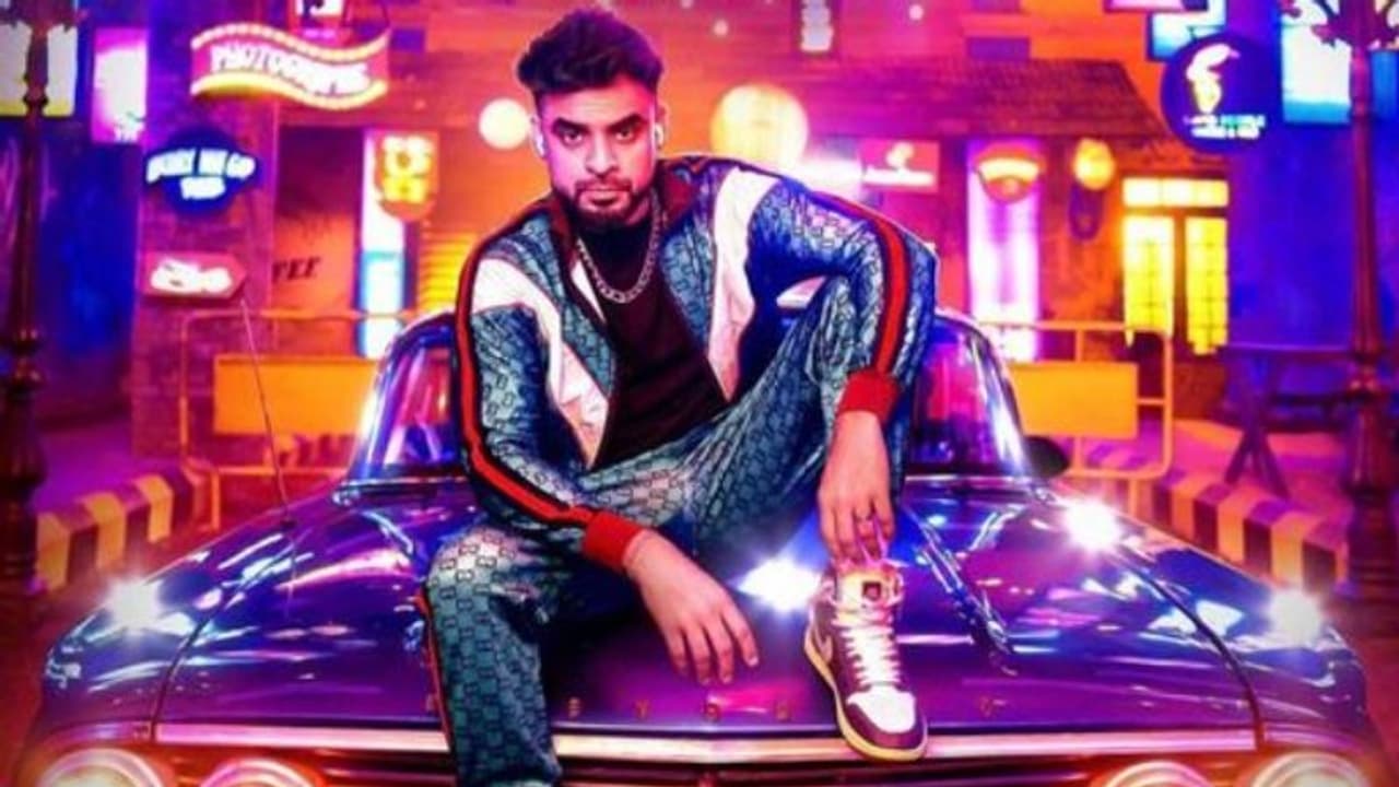 Thallumaala : ഇത് 'മണവാളൻ വസീം'; ഫ്രീക്കൻ ലുക്കിൽ ടൊവിനോ, 'തല്ലുമാല' പോസ്റ്റർ