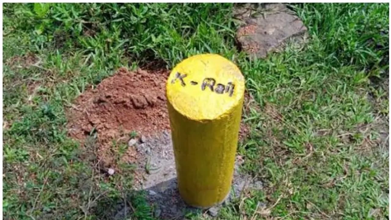 SilverLine : സിൽവർലൈനുമായി മുന്നോട്ടുതന്നെയെന്ന് സർക്കാർ, ആധുനിക സങ്കേതം ഉപയോഗിച്ച് സർവേ തുടരും