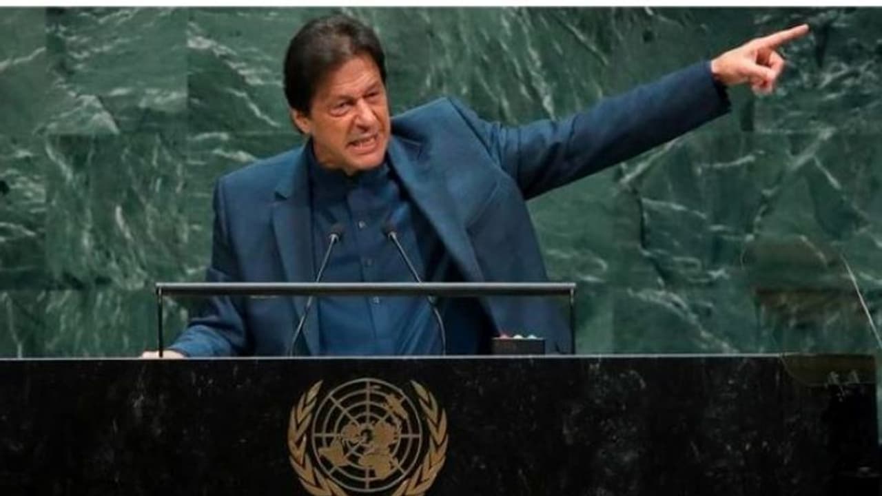 பாக். இடைக்காலப் பிரதமர் பதவிக்கு முன்னாள் தலைமை நீதிபதி பெயர் பரிந்துரை... இம்ரான் கான் அதிரடி!! பாக். இடைக்காலப் பிரதமர் பதவிக்கு முன்னாள் தலைமை நீதிபதி பெயர் பரிந்துரை... இம்ரான் கான் அதிரடி!!