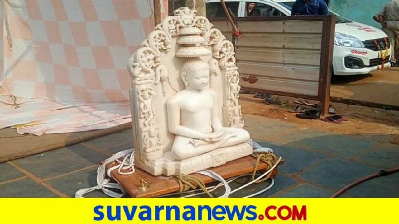 ಜೈನ ಬಸದಿಯಲ್ಲಿ ನಡೀತು ಹೈಡ್ರಾಮಾ: ಗರ್ಭಗುಡಿಯಿಂದ ಆವರಣಕ್ಕೆ ಬಂತು ದೇವರ ಮೂರ್ತಿ..!