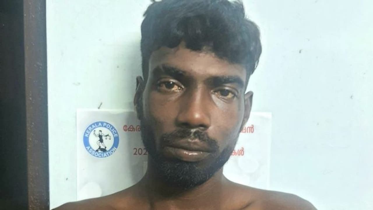 പുലർച്ചെ മോഷണത്തിനിറങ്ങി, വീട്ടുകാർ ഉണർന്നപ്പോൾ ഓടി; കൊച്ചിയിൽ കള്ളൻ ചെന്നുചാടിയത് പൊലീസിന്റെ മുന്നിൽ പുലർച്ചെ മോഷണത്തിനിറങ്ങി, വീട്ടുകാർ ഉണർന്നപ്പോൾ ഓടി; കൊച്ചിയിൽ കള്ളൻ ചെന്നുചാടിയത് പൊലീസിന്റെ മുന്നിൽ