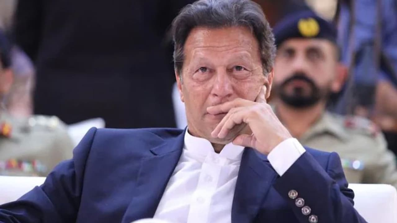 पाकिस्तान में सियासी संकट: डिप्टी स्पीकर के आदेश को निलंबित करने से SC का इनकार, नवाज शरीफ पर फिर हमला