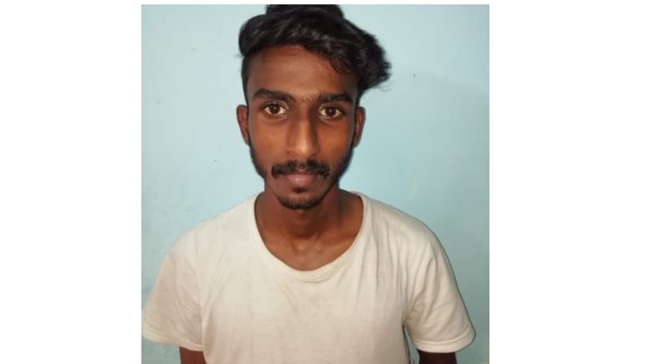 കള്ള നമ്പർ പ്ലേറ്റിൽ കറക്കം, ബൈക്കിലെത്തി യുവതിയുടെ മാല പൊട്ടിച്ച് കടന്നു, കേരളം വിട്ട പ്രതി ഒടുവിൽ വലയിൽ കള്ള നമ്പർ പ്ലേറ്റിൽ കറക്കം, ബൈക്കിലെത്തി യുവതിയുടെ മാല പൊട്ടിച്ച് കടന്നു, കേരളം വിട്ട പ്രതി ഒടുവിൽ വലയിൽ