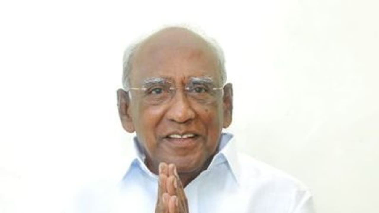 சசிகலாவை கட்சியல் சேர்த்தால் மட்டுமே அதிமுகவுக்கு வெற்றி.. மீண்டும் சையது கான்.. ஓபிஎஸ் சித்து விளையாட்டு?