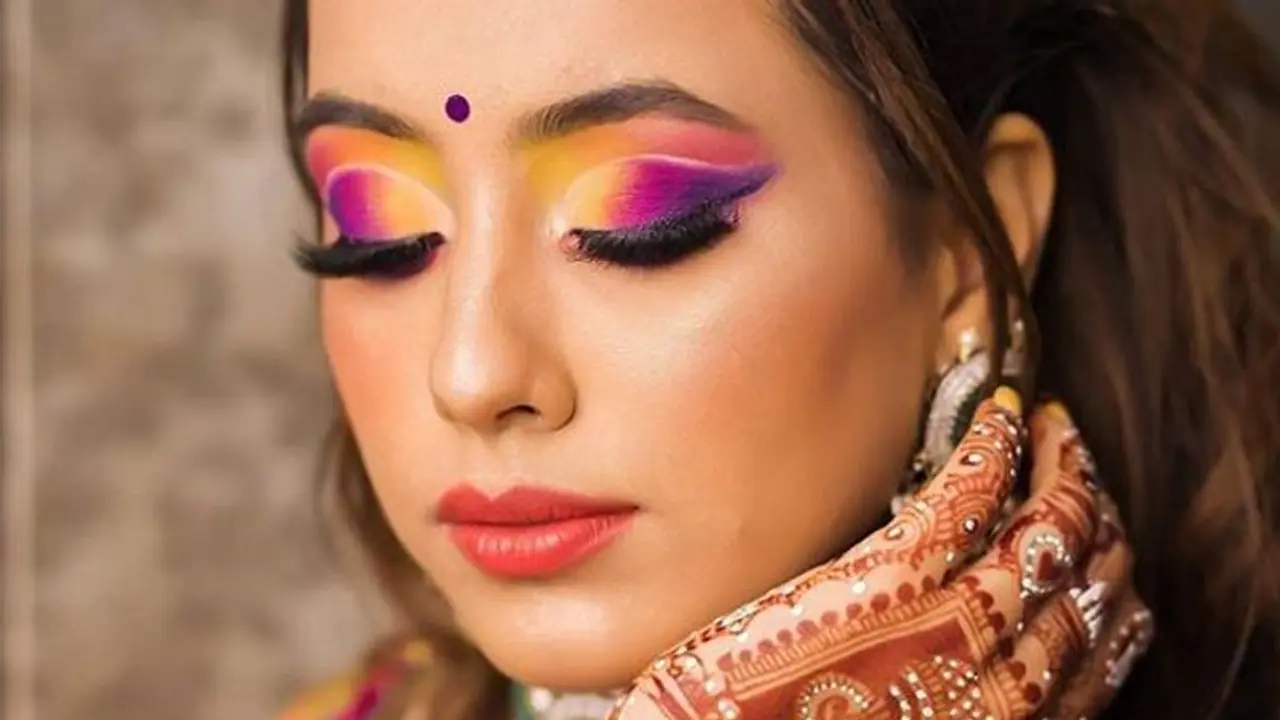 চোখের আকৃতি বুঝে মেকআপ করুন, রইল বড় চোখ সুন্দর করার তিন উপায় চোখের আকৃতি বুঝে মেকআপ করুন, রইল বড় চোখ সুন্দর করার তিন উপায়