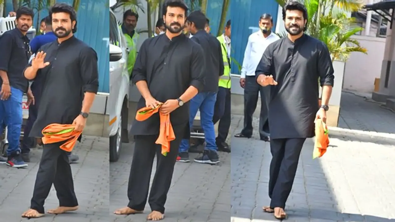 नंगे पांव घूमते दिखे चिरंजीवी के बेटे रामचरण तेजा, RRR एक्टर की सादगी पर फिदा हुए लोग कर रहे ऐसे कमेंट्स नंगे पांव घूमते दिखे चिरंजीवी के बेटे रामचरण तेजा, RRR एक्टर की सादगी पर फिदा हुए लोग कर रहे ऐसे कमेंट्स