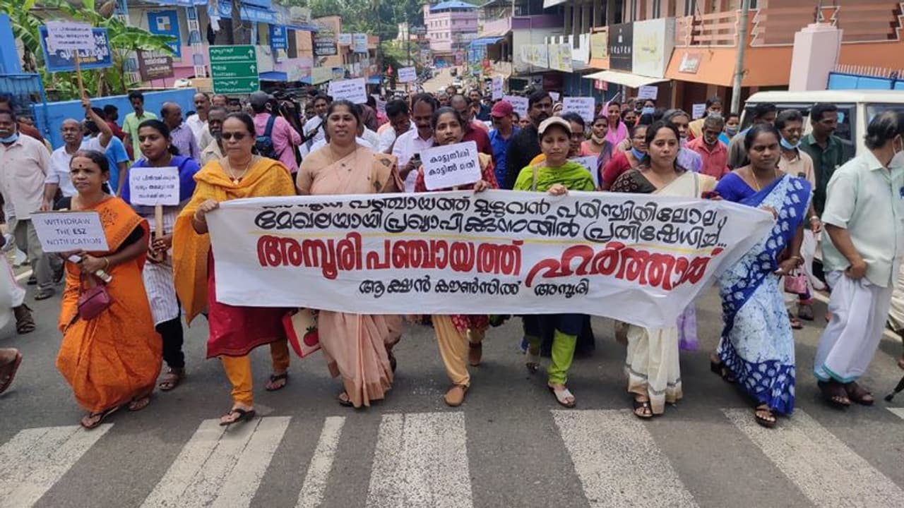 നെയ്യാർ പേപ്പാറ സംരക്ഷിതമേഖല: കരട് വിജ്ഞാപനം പിൻവലിക്കണമെന്ന് സംസ്ഥാനം കേന്ദ്രത്തോട് ആവശ്യപ്പെടും നെയ്യാർ പേപ്പാറ സംരക്ഷിതമേഖല: കരട് വിജ്ഞാപനം പിൻവലിക്കണമെന്ന് സംസ്ഥാനം കേന്ദ്രത്തോട് ആവശ്യപ്പെടും