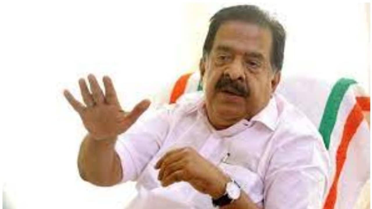 പന്ത്രണ്ട് മാസം കഴിഞ്ഞാലും എ കെ ജി സെന്റർ ആക്രമണത്തിലെ പ്രതികളെ പിടികൂടാനാകില്ല: രമേശ് ചെന്നിത്തല പന്ത്രണ്ട് മാസം കഴിഞ്ഞാലും എ കെ ജി സെന്റർ ആക്രമണത്തിലെ പ്രതികളെ പിടികൂടാനാകില്ല: രമേശ് ചെന്നിത്തല