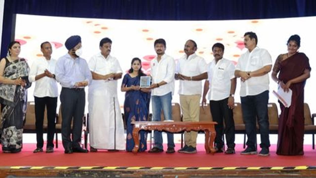 பளீச்சென்று மாறப்போகும் Public toilet.. "KAKOOS" செயலி..சென்னை மாநகராட்சியின் புது முயற்சி.. பளீச்சென்று மாறப்போகும் Public toilet.. "KAKOOS" செயலி..சென்னை மாநகராட்சியின் புது முயற்சி..