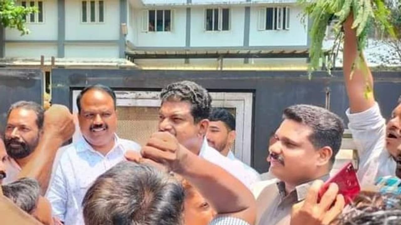 15 വര്ഷത്തിന് ശേഷം ചുങ്കത്തറ പഞ്ചായത്ത് എല്ഡിഎഫ് ഭരിക്കും 15 വര്ഷത്തിന് ശേഷം ചുങ്കത്തറ പഞ്ചായത്ത് എല്ഡിഎഫ് ഭരിക്കും