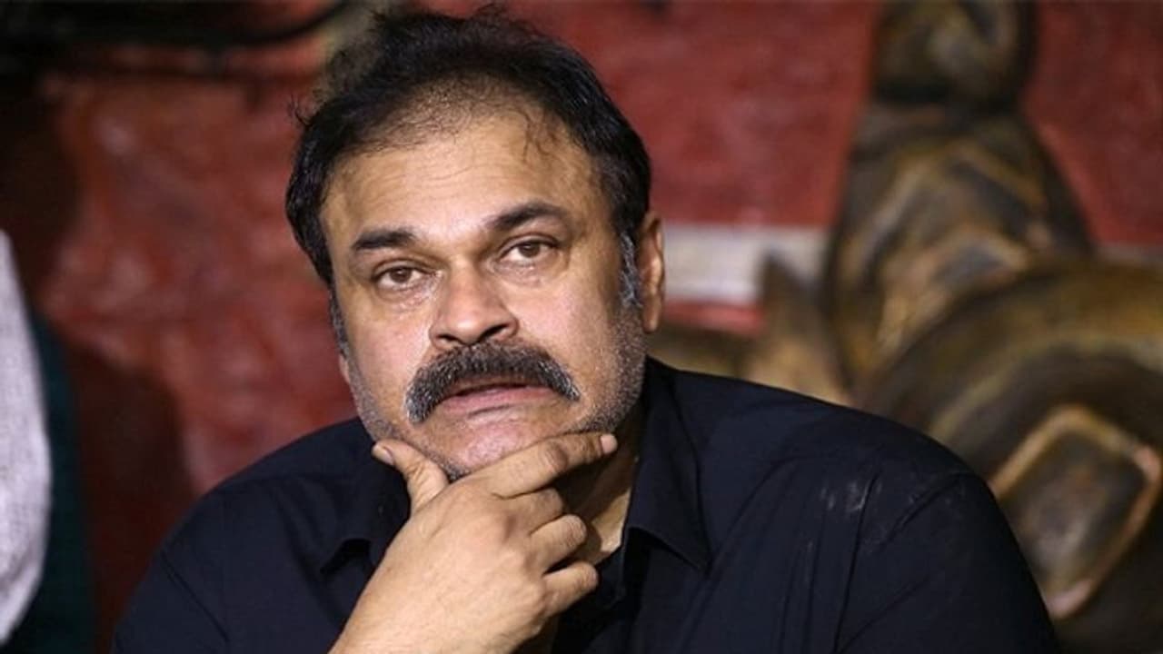 నాగబాబును మెగా హీరోలు పట్టించుకోవడం లేదా... ఆ కామెంట్స్ అర్థమేంటి! నాగబాబును మెగా హీరోలు పట్టించుకోవడం లేదా... ఆ కామెంట్స్ అర్థమేంటి!