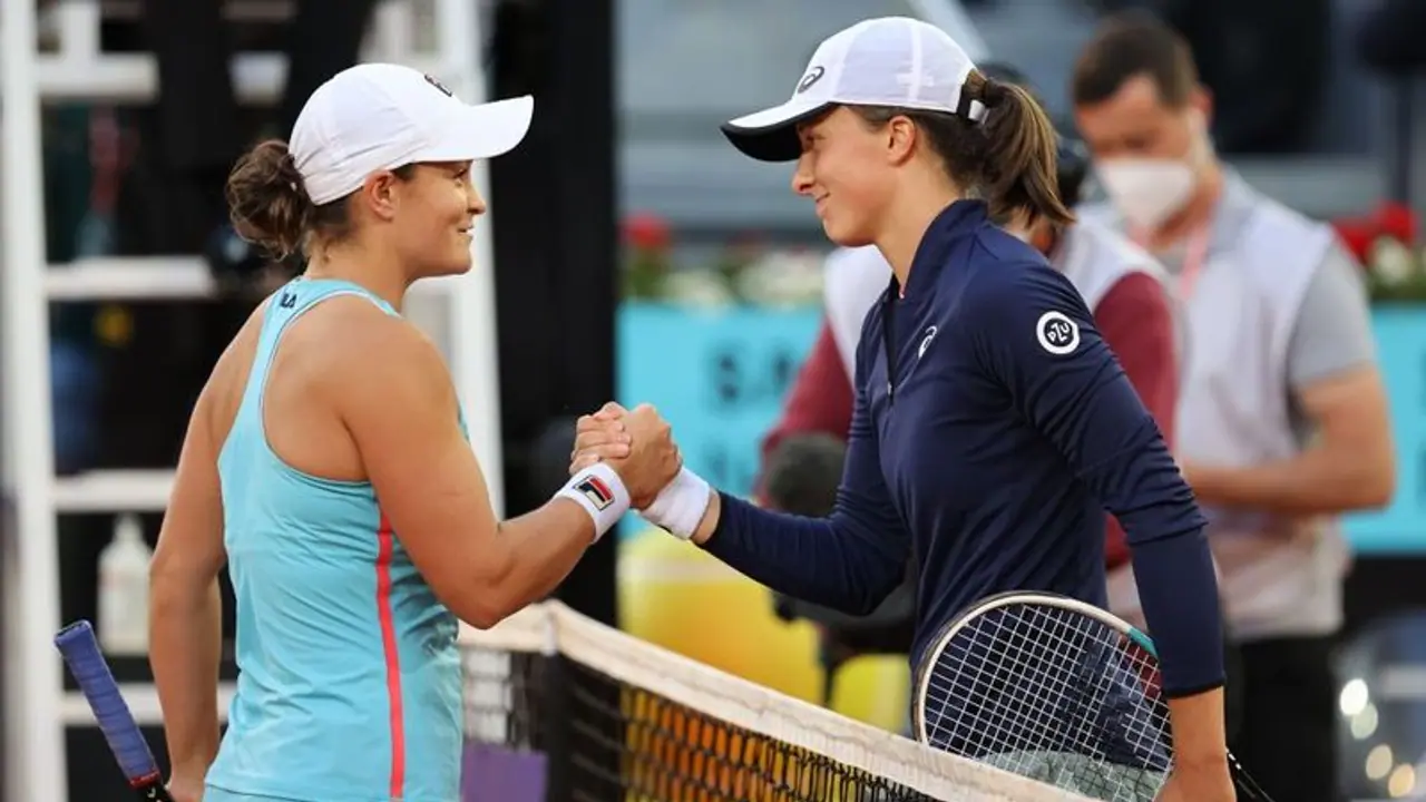Here's how new world number 1 Iga Swiatek reacted to Ashleigh Barty's retirement Here's how new world number 1 Iga Swiatek reacted to Ashleigh Barty's retirement