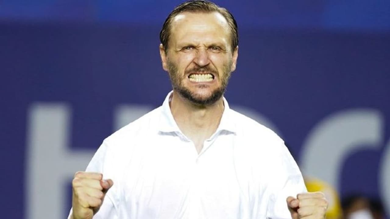 വുകോമാനോവിച്ച്, കോണ്‍സ്റ്റന്റൈനെതിരെ; ഇന്ത്യന്‍ സൂപ്പര്‍ ലീഗില്‍ പരിശീലകര്‍ തമ്മിലുള്ള പോരാട്ടം