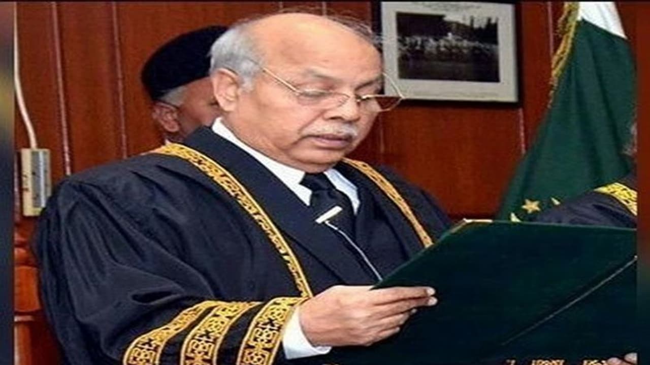 Pakistan : कौन हैं गुलजार अहमद, इमरान खान ने जिनका नाम केयर टेकर पीएम के लिए आगे बढ़ाया Pakistan : कौन हैं गुलजार अहमद, इमरान खान ने जिनका नाम केयर टेकर पीएम के लिए आगे बढ़ाया