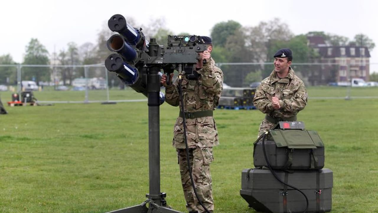 Video : റഷ്യയുടെ അത്യാധുനിക ഹെലികോപ്റ്റര് യുക്രൈന് സൈന്യം നടുഭാഗം മുറിച്ചിട്ടു, വീഡിയോ Video : റഷ്യയുടെ അത്യാധുനിക ഹെലികോപ്റ്റര് യുക്രൈന് സൈന്യം നടുഭാഗം മുറിച്ചിട്ടു, വീഡിയോ